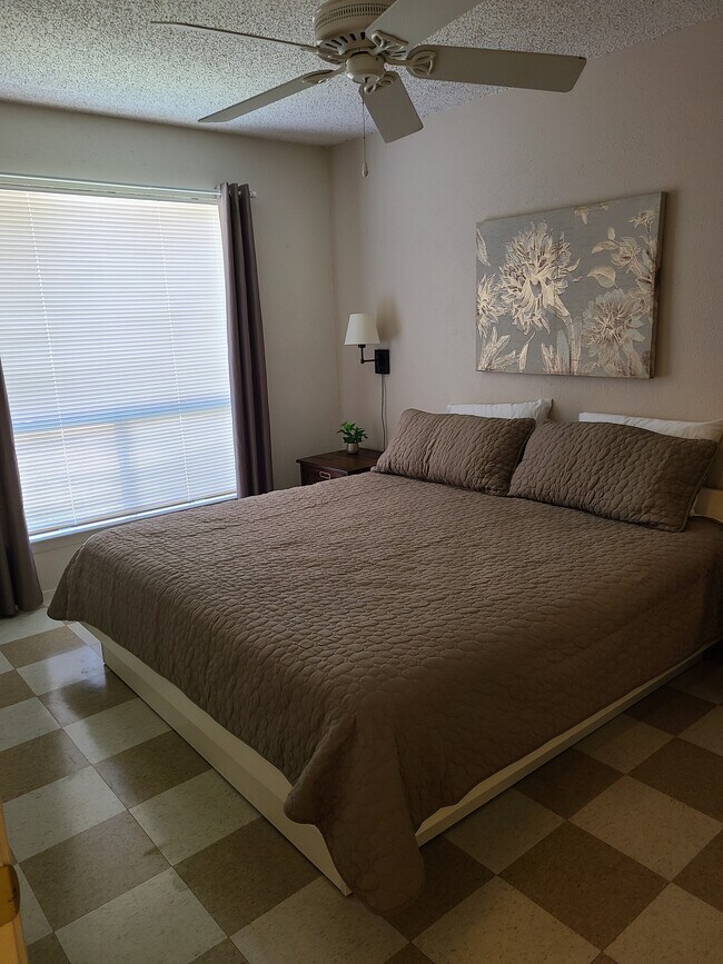 Foto del edificio - 10111 Golden Meadow Dr