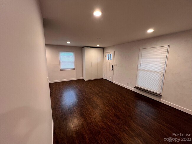 Foto del edificio - 2723 Coronet Way