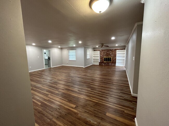 Building Photo - 3117 NW Brent Cir