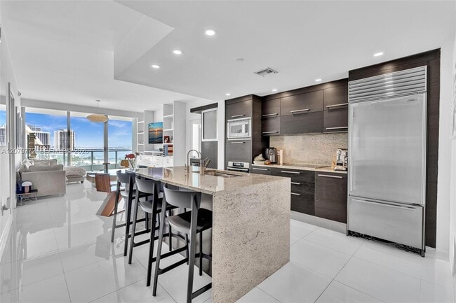 Building Photo - 900 Biscayne Blvd
