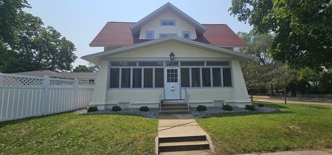 Building Photo - 1734 King St