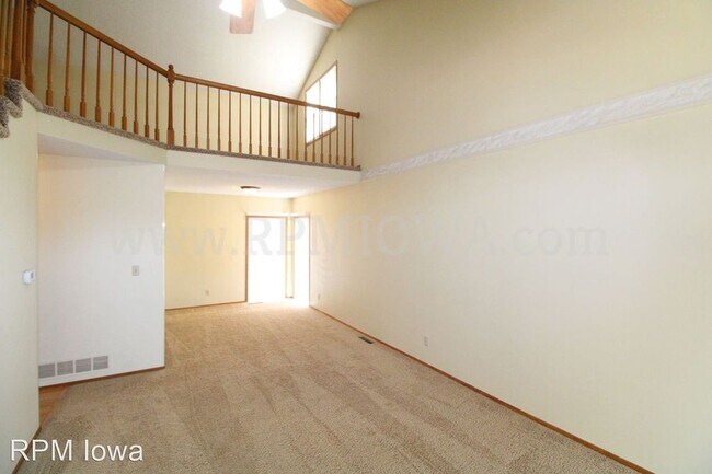 Building Photo - 125 28th Ct