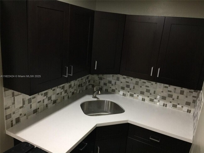 Foto del edificio - 4440 SW 1st St