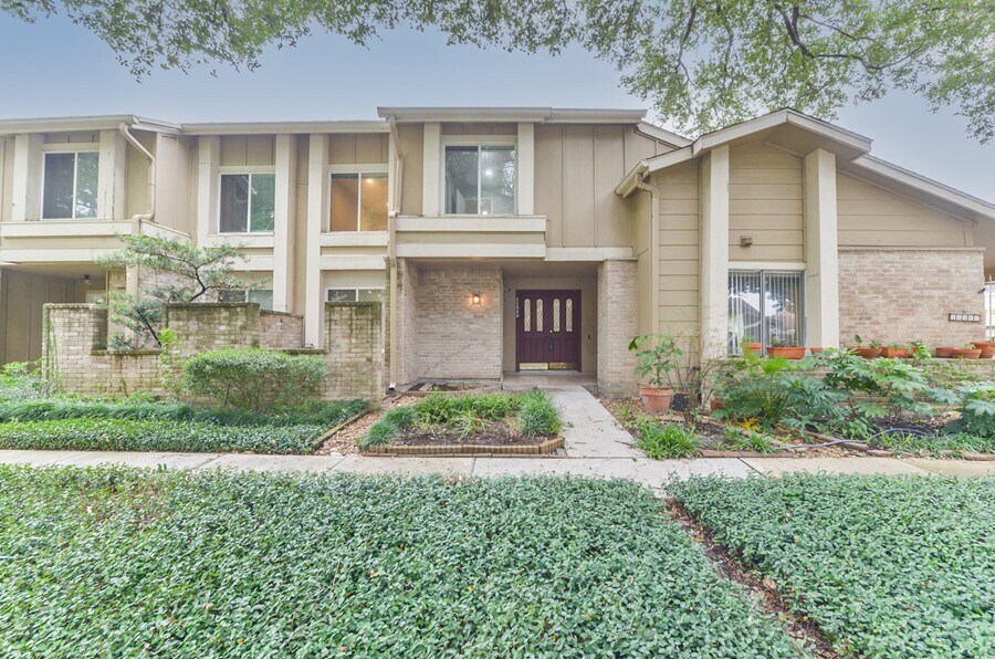 11683 Village Pl Dr, Houston, TX 77077