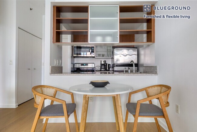 Foto del edificio - 535 W 23rd St