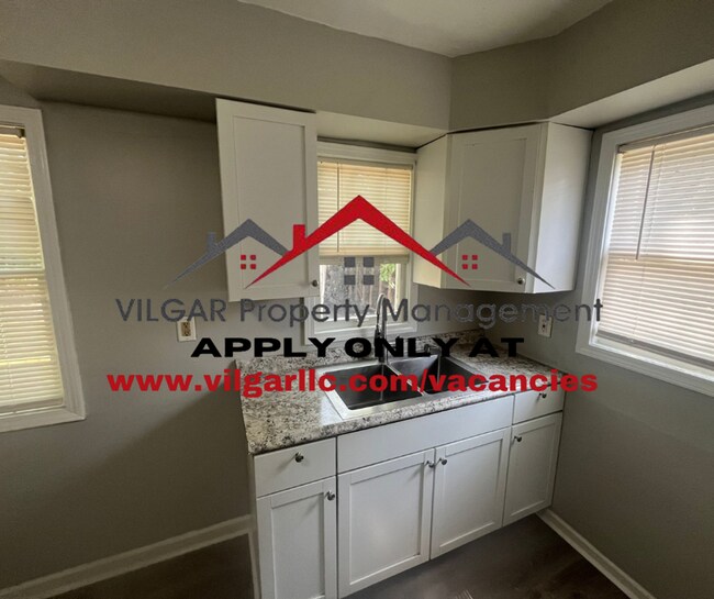Building Photo - WOW! 3 full bedrooms, including a loft mas...