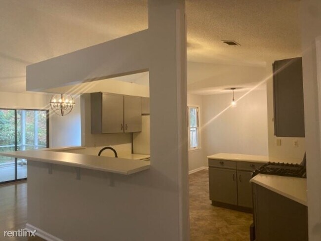 Building Photo - 3 br, 2 bath House - 10510 Willow View Cir