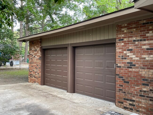 Building Photo - 1210 Dunwoody Dr