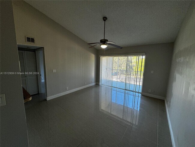 Foto del edificio - 5760 Rock Island Rd