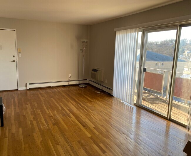 Foto del edificio - 364 Hoover Ave