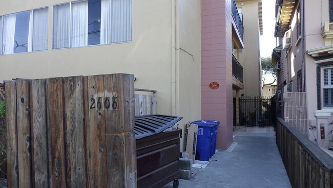 Foto del edificio - 2606 Benvenue Ave