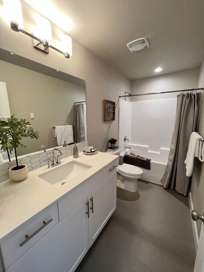 Foto del edificio - Private One Bedroom Unattached ADU with Fu...