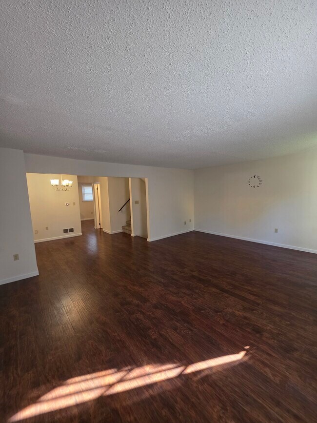 Foto del edificio - 8315 Countryside Ln