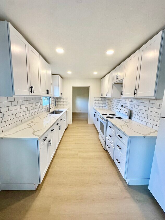 Foto principal - 13825 NE Knott St