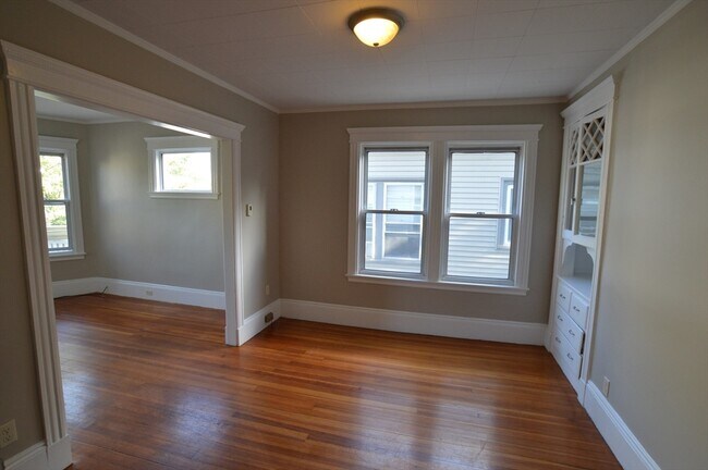 Building Photo - 64 Hathorne St