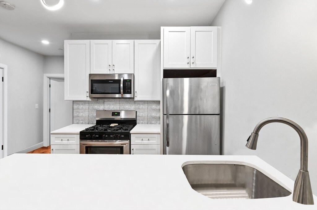 Foto principal - 283 Chelsea St