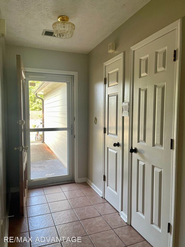 Building Photo - 3 br, 2 bath House - 10410 Iron Gate Ln