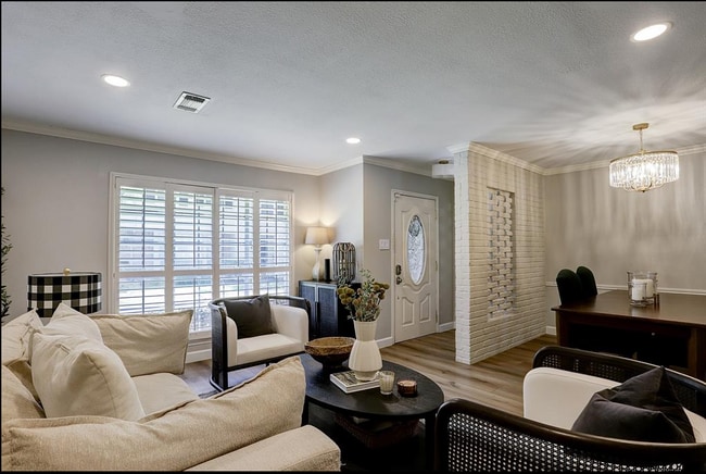 Family Room - 13072 Trail Hollow Dr