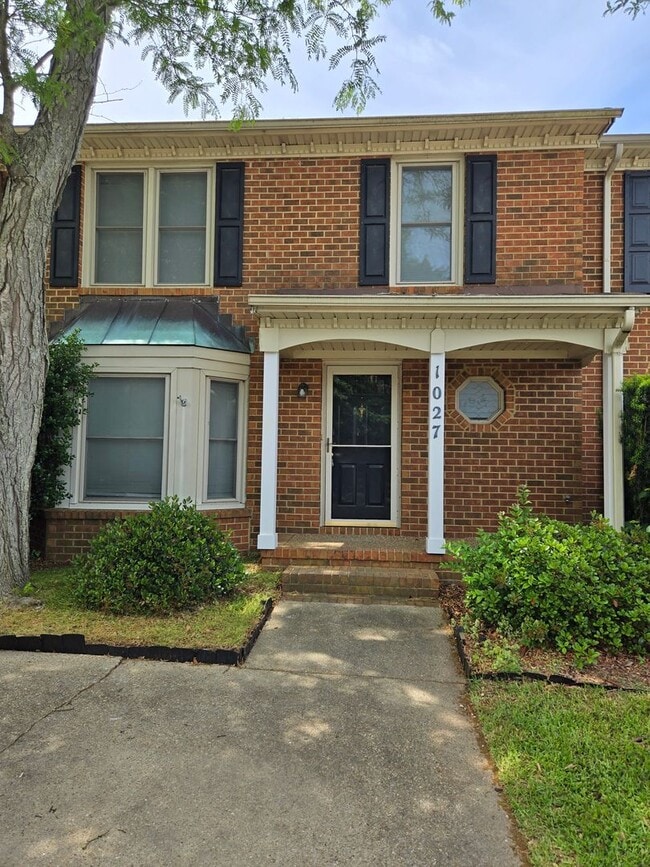 Building Photo - 1027 Tottenham Ln