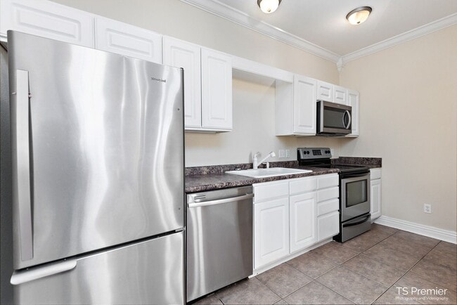 Building Photo - 523 N Storer Ave