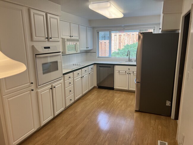 Foto del edificio - 11820 NW Marylee Ct