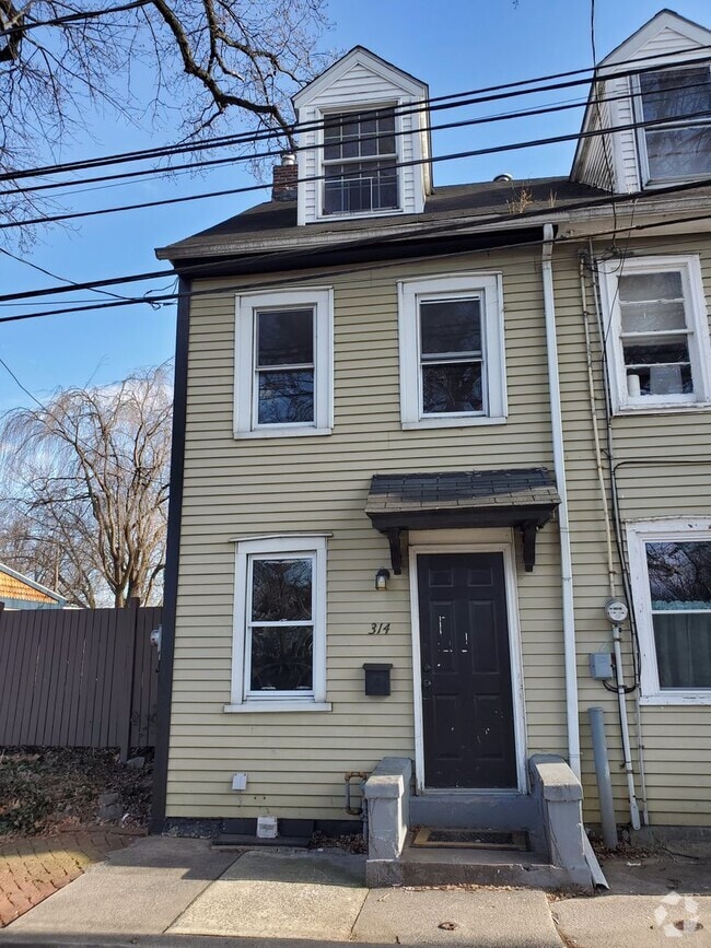 Building Photo - 314 New Holland Ave