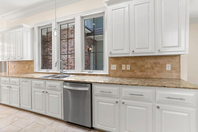 Foto del edificio - 2437 Fiero St