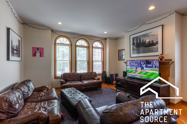 Foto del edificio - 2743 N Southport Ave