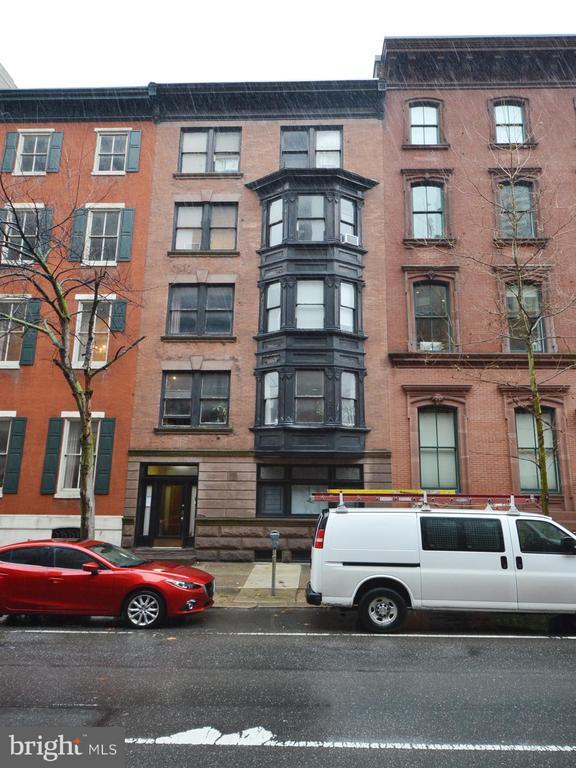 Building Photo - 1904 Spruce St