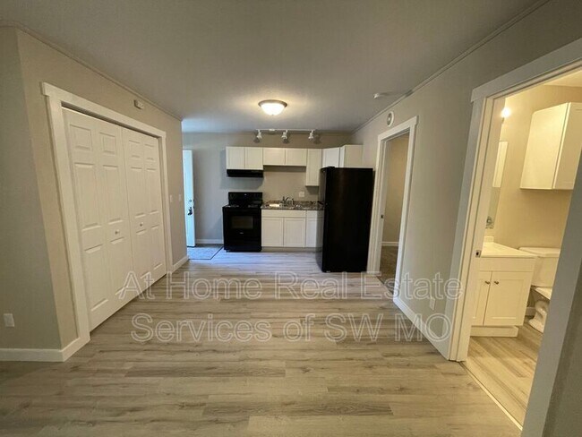 Foto del edificio - 2174 N Kellett Ave