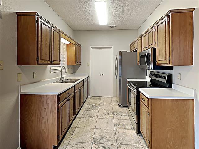 Foto del edificio - 7764 Creekview Dr