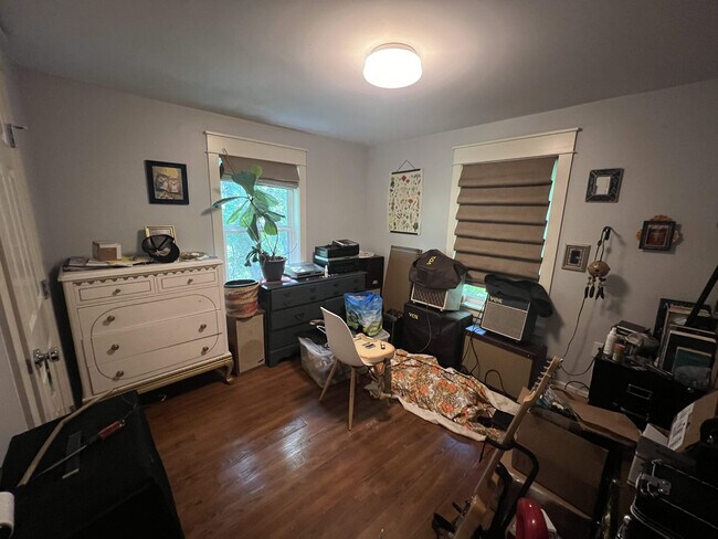 Foto del edificio - 1148 Lott Ave