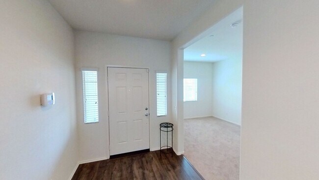 Building Photo - Beautiful 4 Bedroom 2 Bathroom Single Stor...