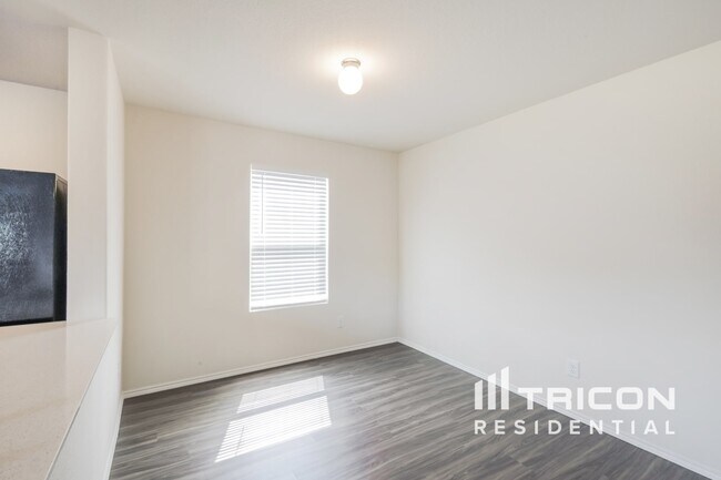 Foto del edificio - 5664 McClelland St