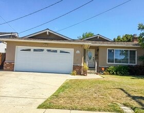 Building Photo - 20254 Meadowlark Dr