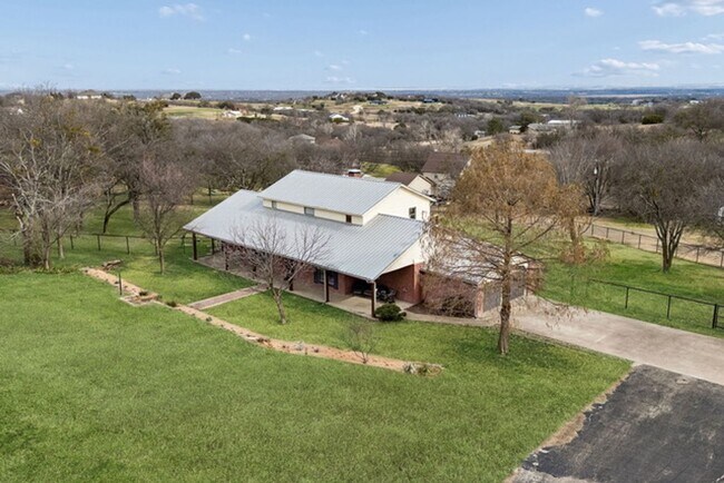Foto del edificio - Stunning 4 bedroom 3.5 bath with office that sits on 1.5 acres in ALEDO ISD