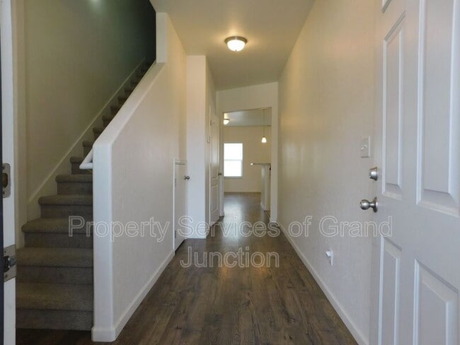 Foto del edificio - 621 Zenith Ln