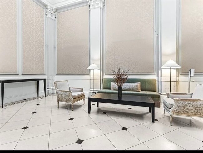 Building Photo - 21 Beacon St