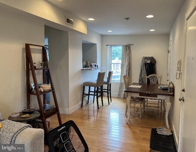 Foto del edificio - 5226 Ridge Ave