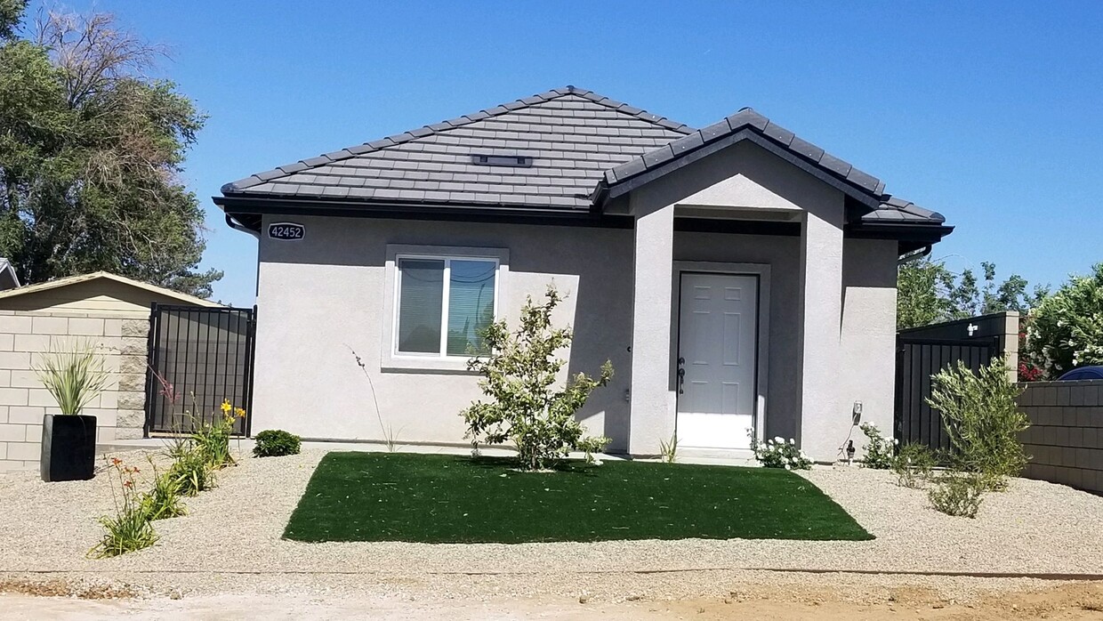 Foto principal - GORGEOUS BRAND NEW 2 BEDROOM 2 BATH QUARTZ...