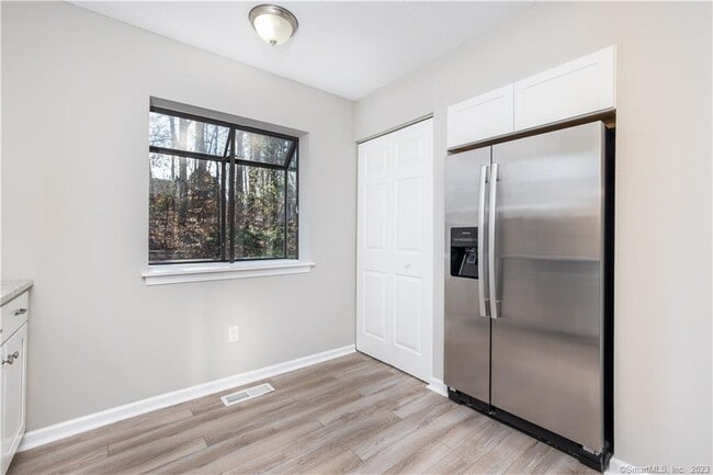 Building Photo - 266 Conestoga Way