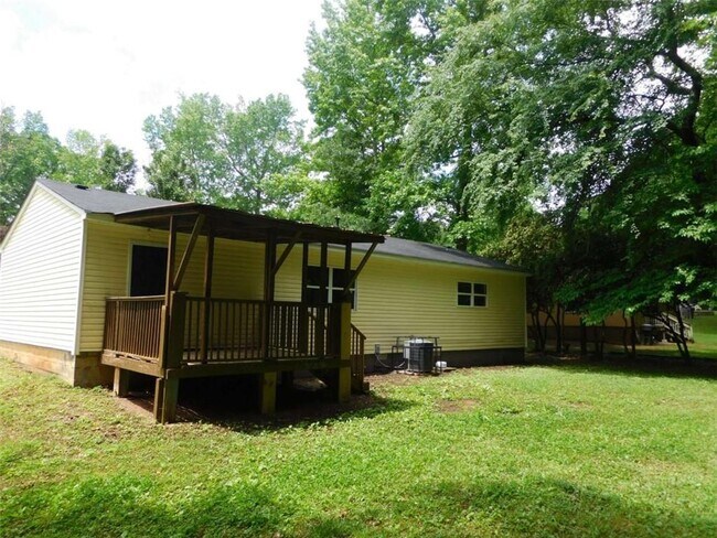 Building Photo - 145 Sarsen Cir