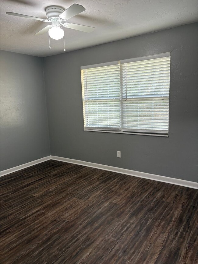 Building Photo - Eastgate Home
