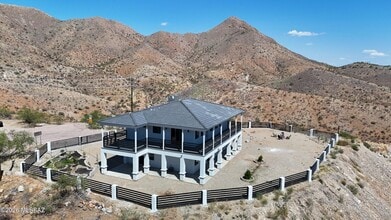 Building Photo - 339 Circulo Chica