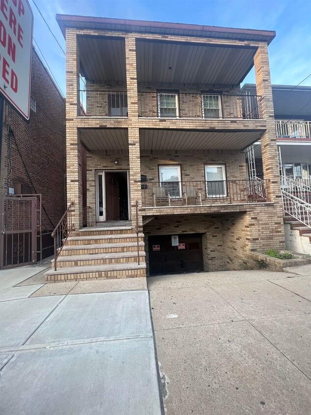 Primary Photo - 150 68th St