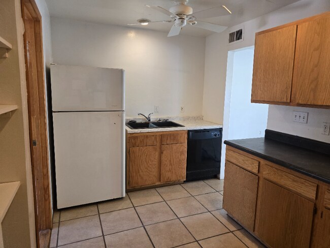 Foto del edificio - 3301 E 24th St