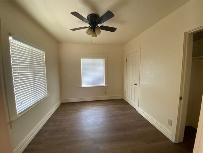 Building Photo - 1594 7th Ave Dr