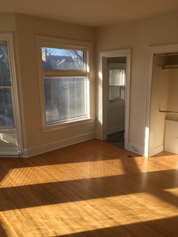 Foto del edificio - 2704 N Hackett Ave