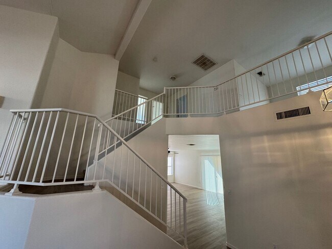 Foto del edificio - Chandler Home 3 bed - 2 1/2 bath with Loft...