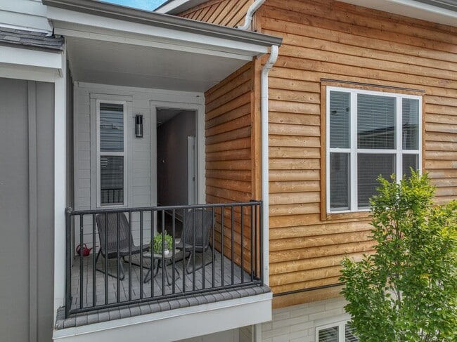 Building Photo - **LIKE-NEW, END-UNIT TOWNHOME WITH ATTACHE...